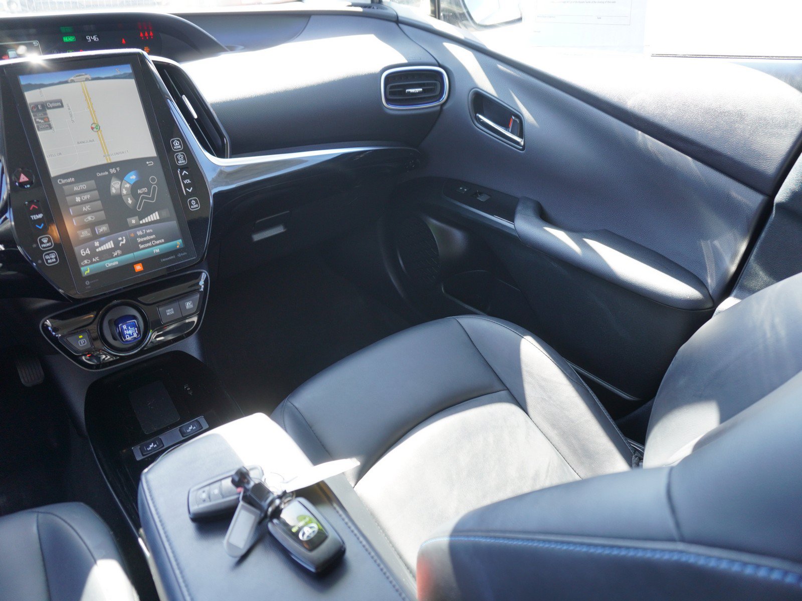 Used 2022 Toyota Prius Limited w/ Premium Convenience Package FWD image 17