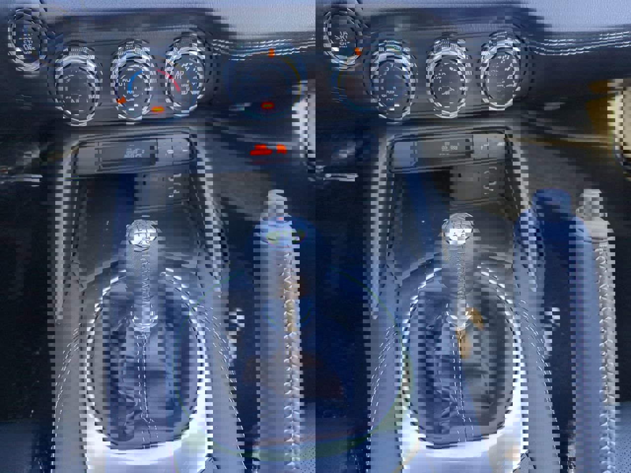 New 2025 MAZDA MX-5 Miata Grand Touring w/ Weather Package image 17