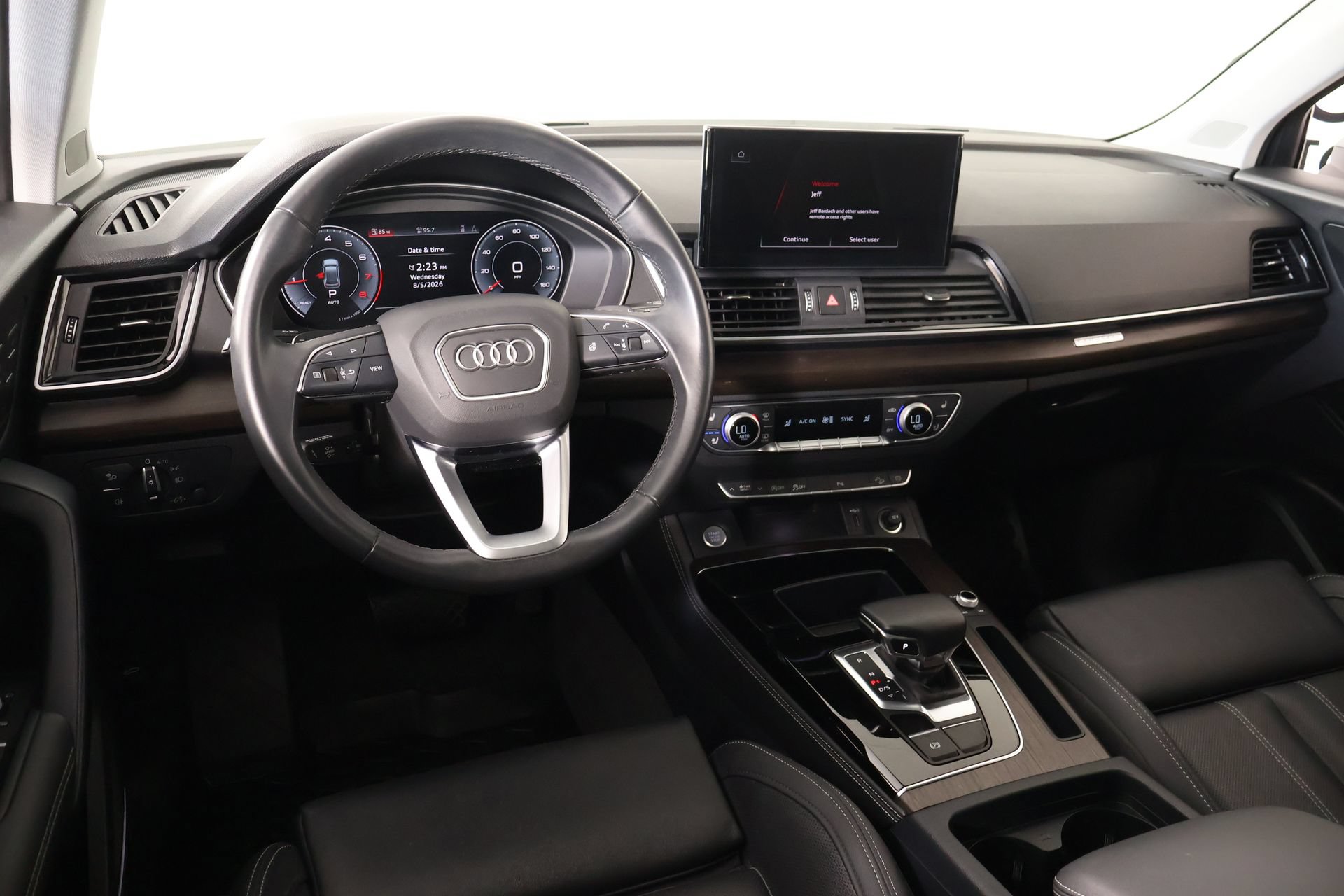Used 2025 Audi Q5 2.0T Premium Plus w/ Premium Plus Package AWD/4WD image 2