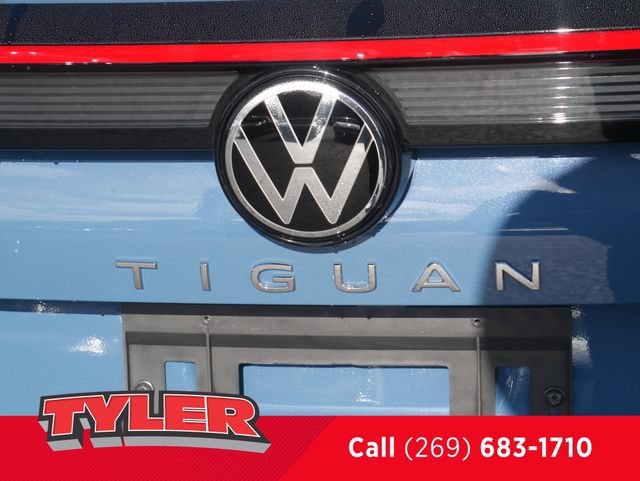 Used 2025 Volkswagen Tiguan SEL R-Line AWD/4WD image 16