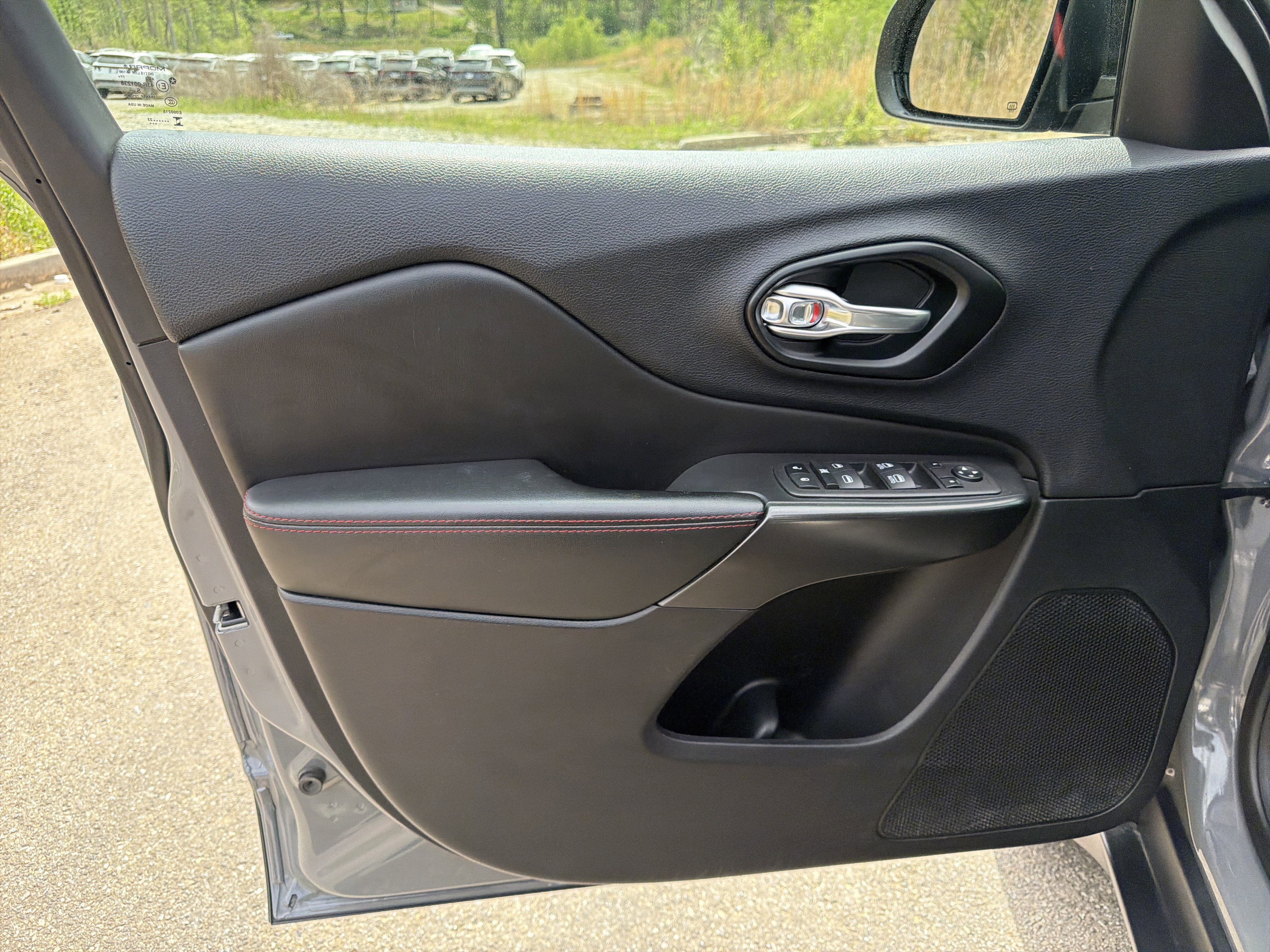 Used 2023 Jeep Cherokee Trailhawk image 10