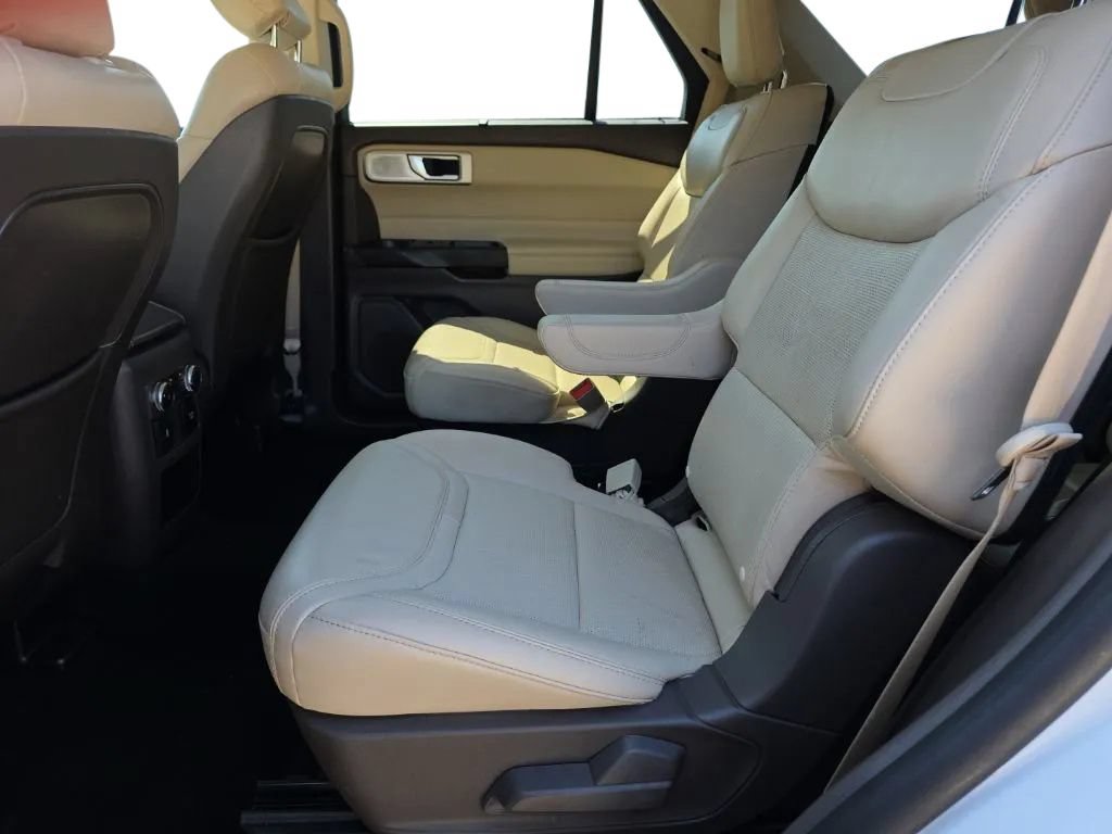 Used 2020 Ford Explorer Platinum w/ Premium Technology Package AWD/4WD image 19