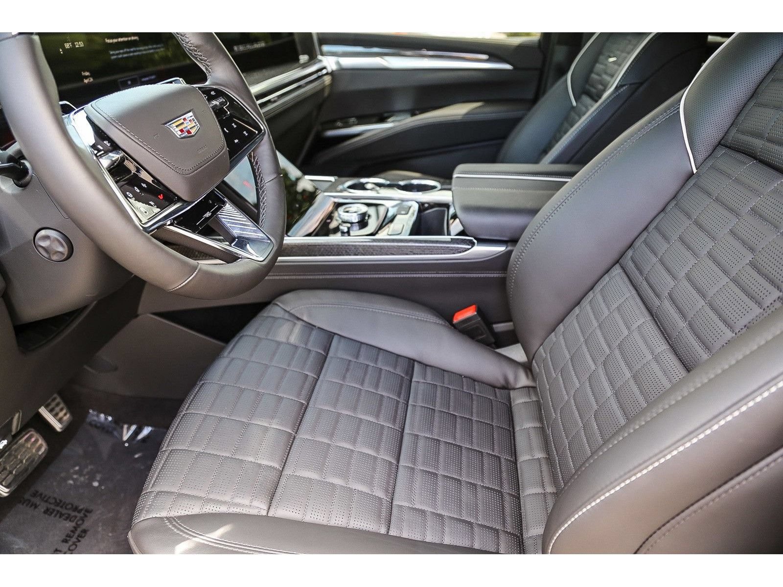 Used 2025 Cadillac Escalade ESV V AWD/4WD image 17