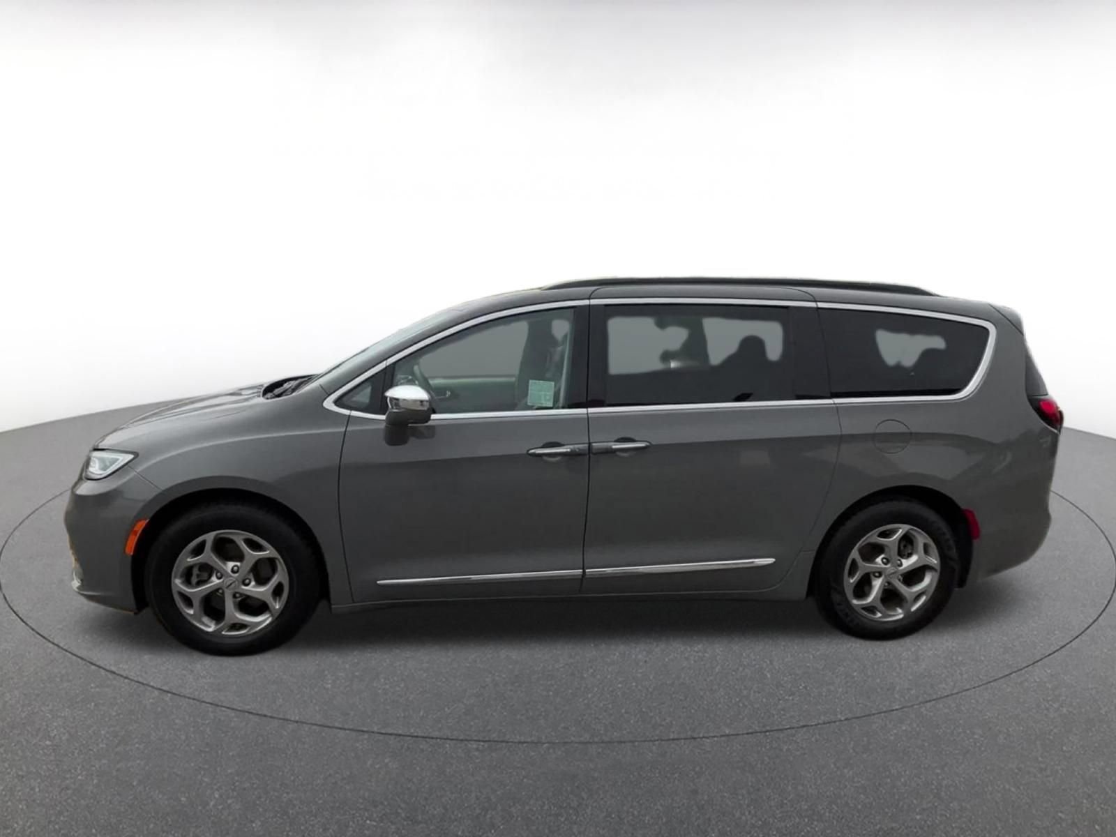 Used 2022 Chrysler Pacifica Limited FWD image 9