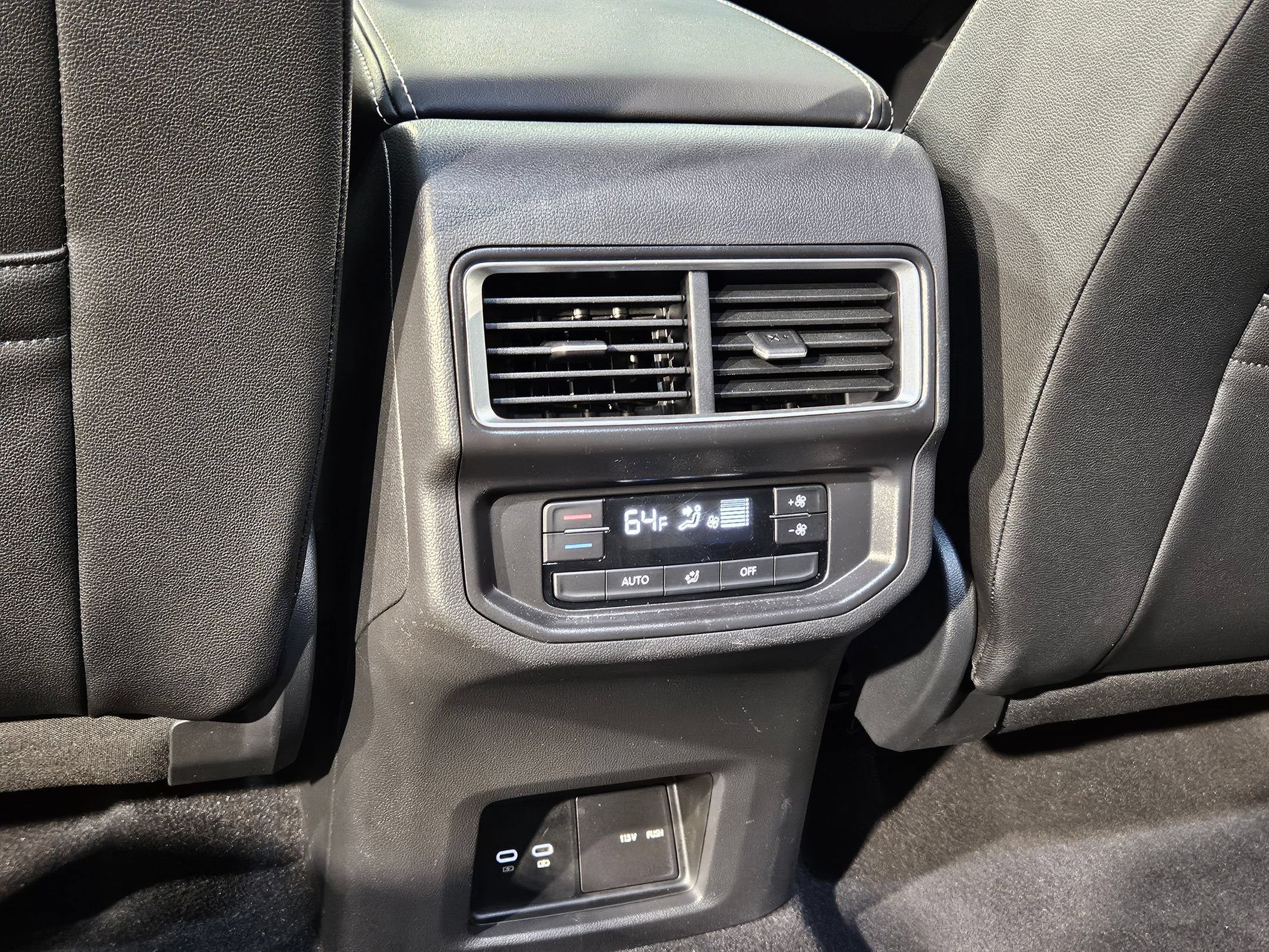 Used 2025 Volkswagen Atlas SE FWD image 35