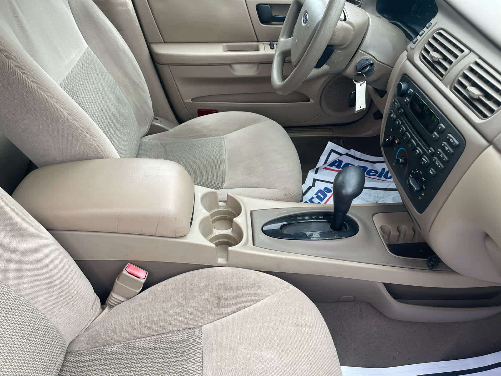Used 2005 Ford Taurus SE FWD image 30