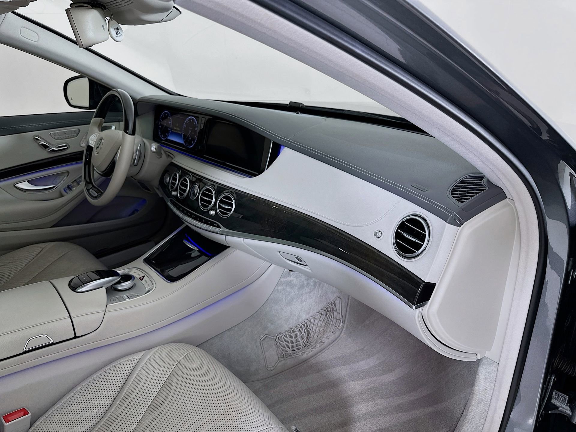 Used 2017 Mercedes-Benz S 550 Sedan image 33