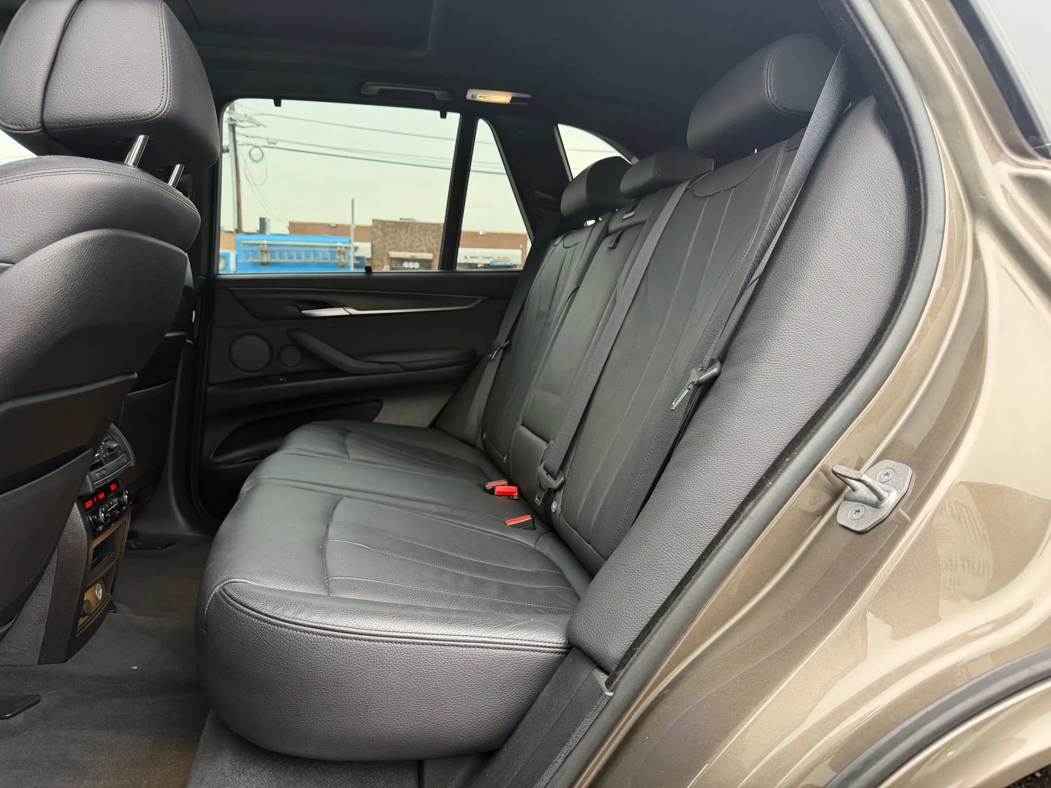 Used 2017 BMW X5 xDrive50i AWD/4WD image 12