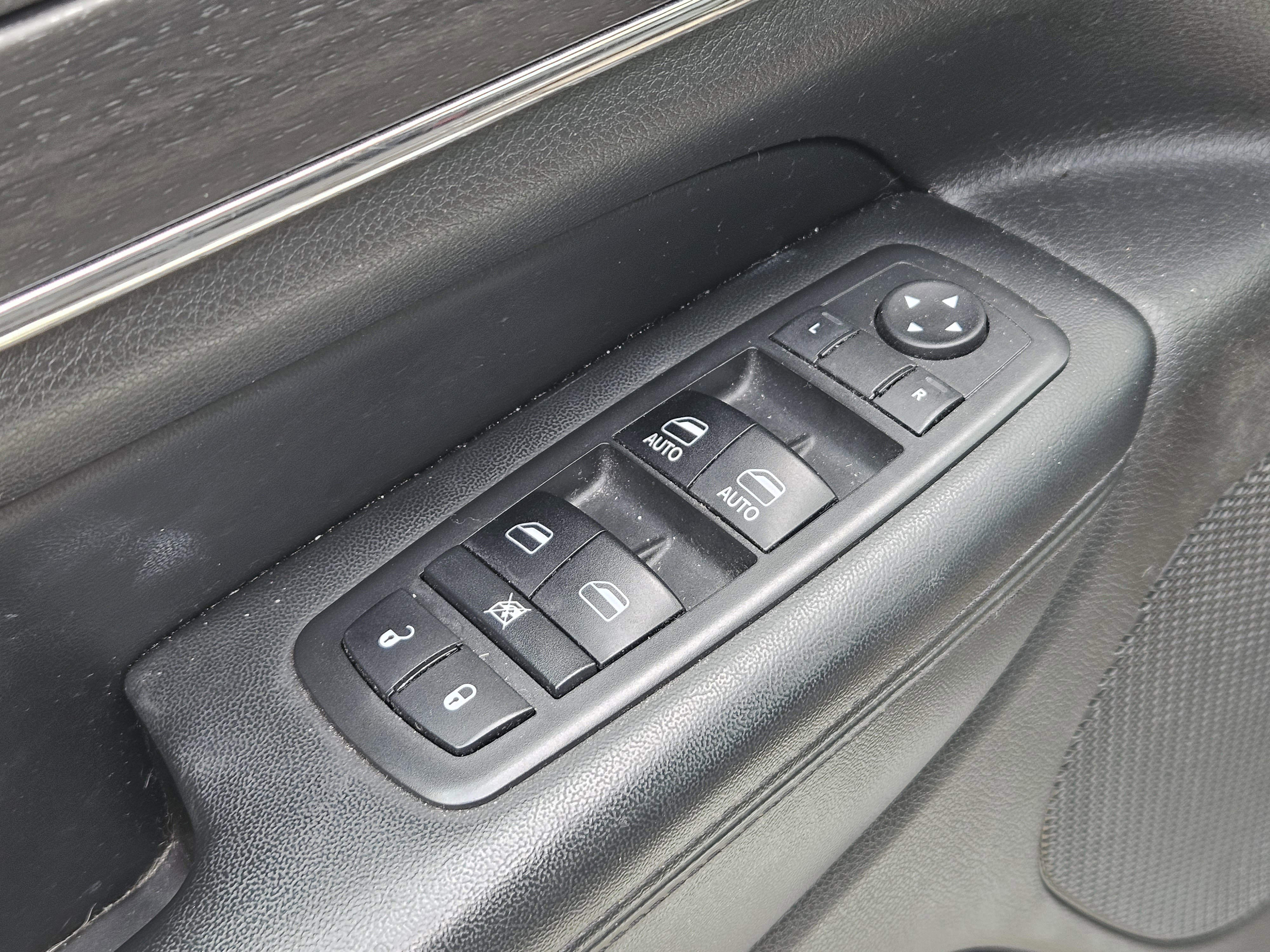 Used 2018 Jeep Grand Cherokee Limited w/ Luxury Group II RWD image 23