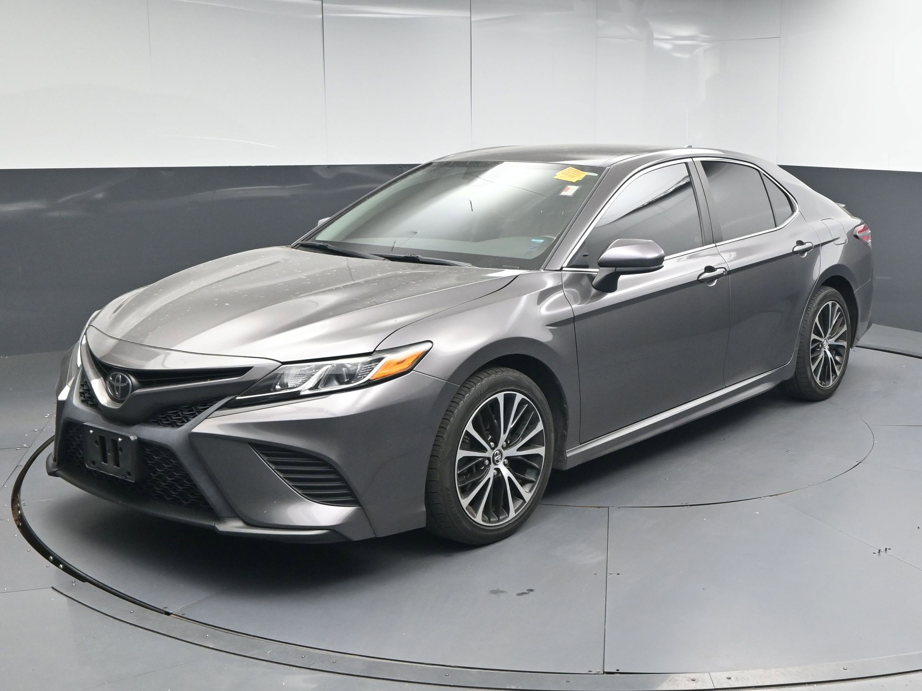 Used 2020 Toyota Camry SE image 4