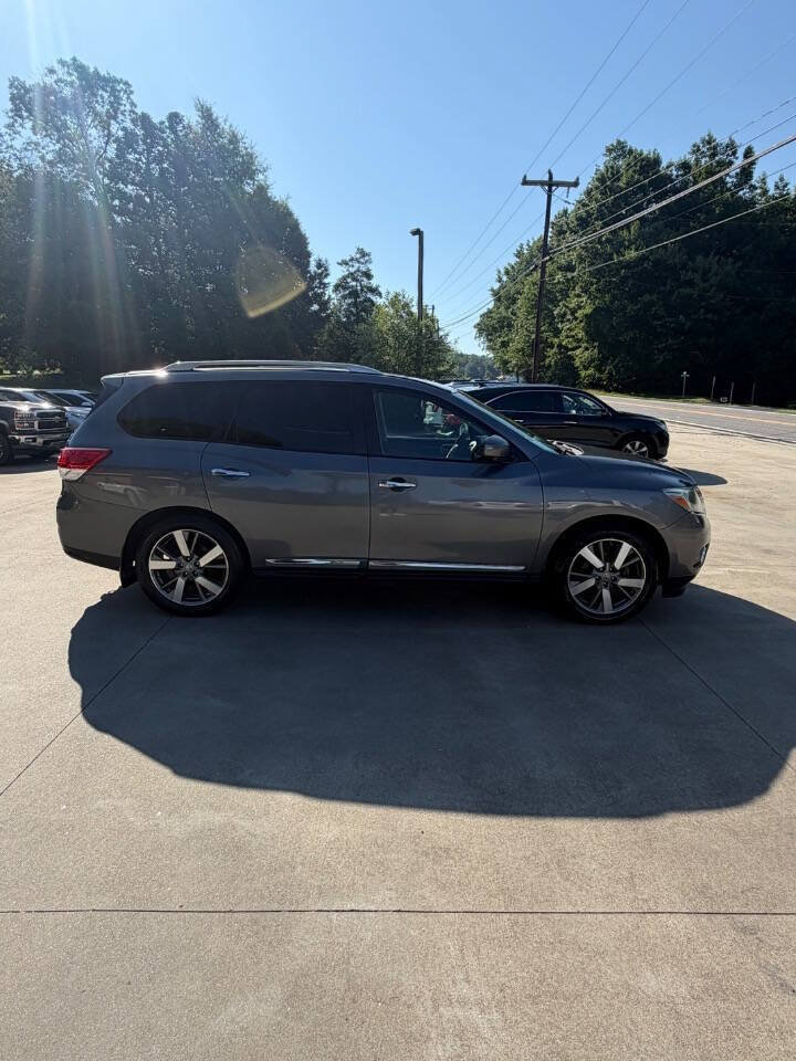 Used 2015 Nissan Pathfinder Platinum w/ Family Entertainment Package FWD image 6