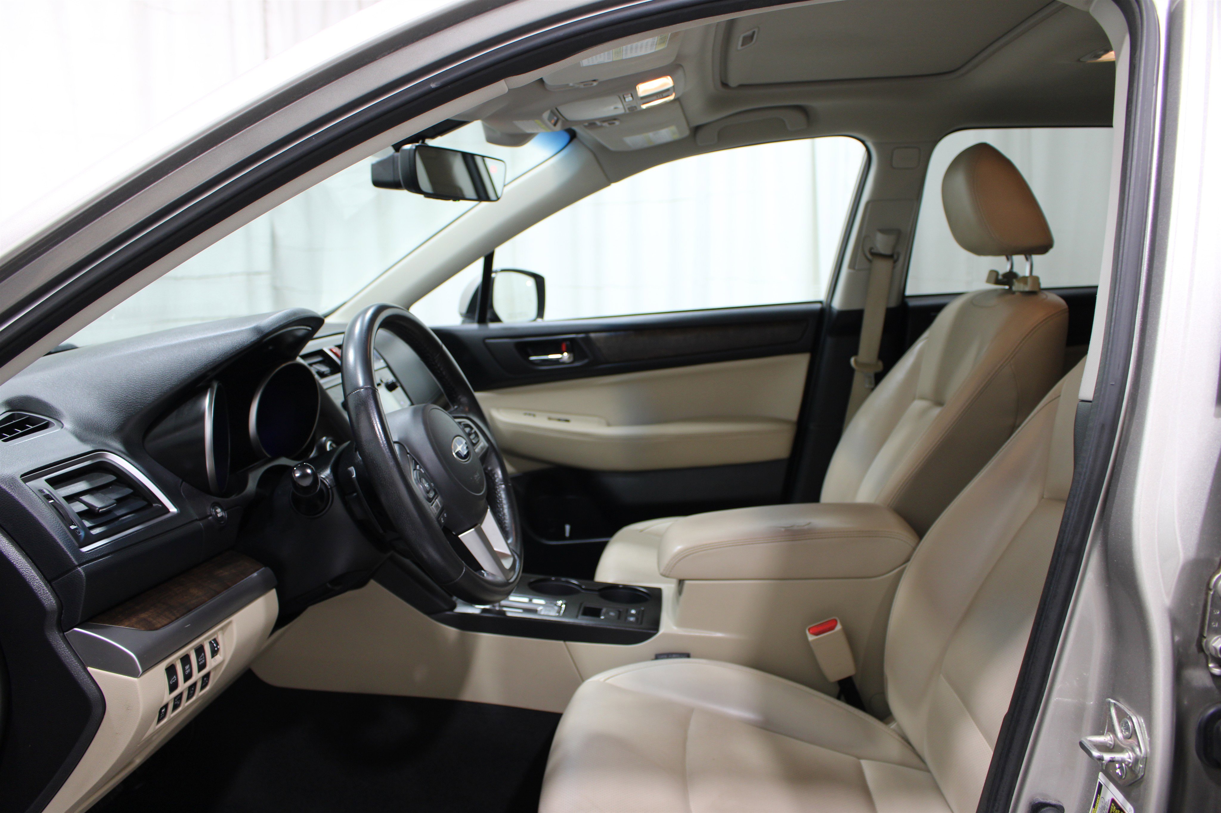 Used 2017 Subaru Outback 3.6R Limited image 3