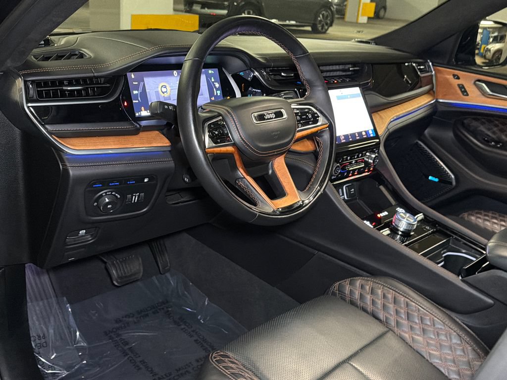 Used 2022 Jeep Grand Cherokee Summit AWD/4WD image 23
