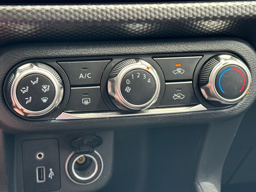 Used 2020 Nissan Kicks S image 12