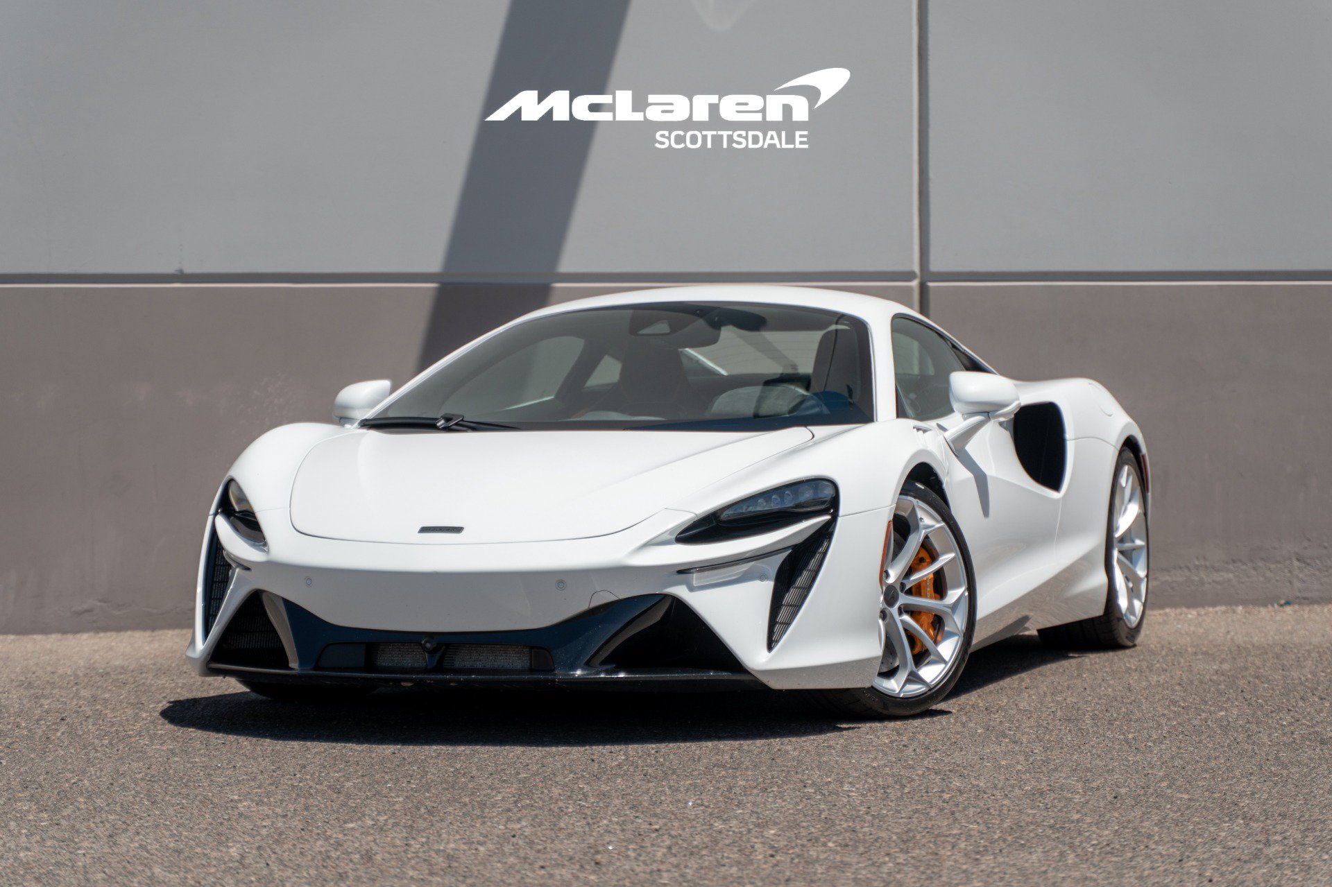 Used 2026 McLaren Artura RWD image 3