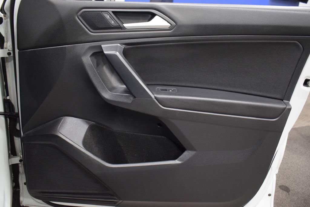 Used 2021 Volkswagen Tiguan SEL w/ 3rd Row Seat Package image 18