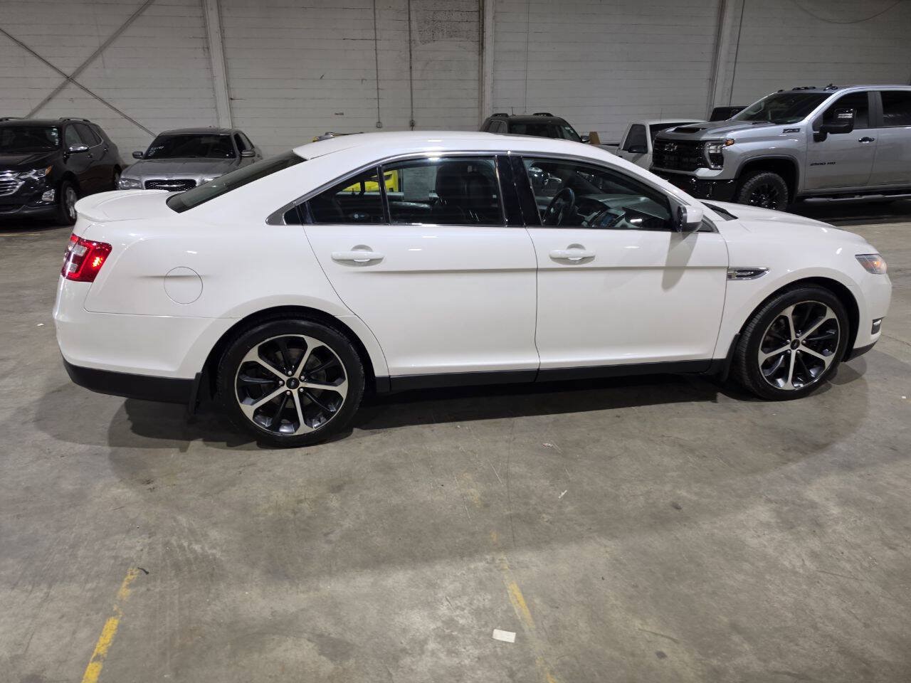 Used 2016 Ford Taurus SEL FWD image 14