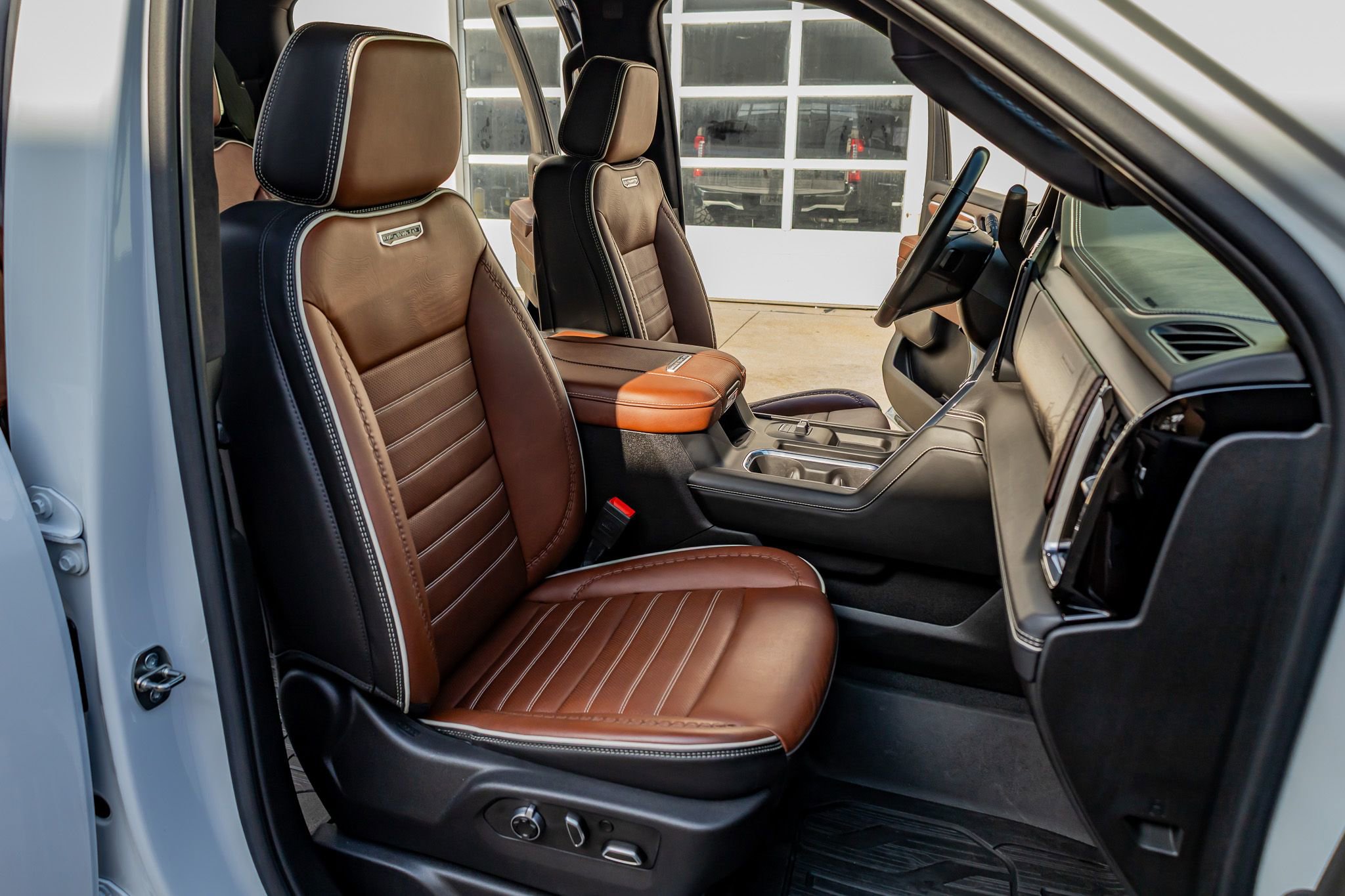 Used 2024 GMC Sierra 3500 Denali Ultimate image 31