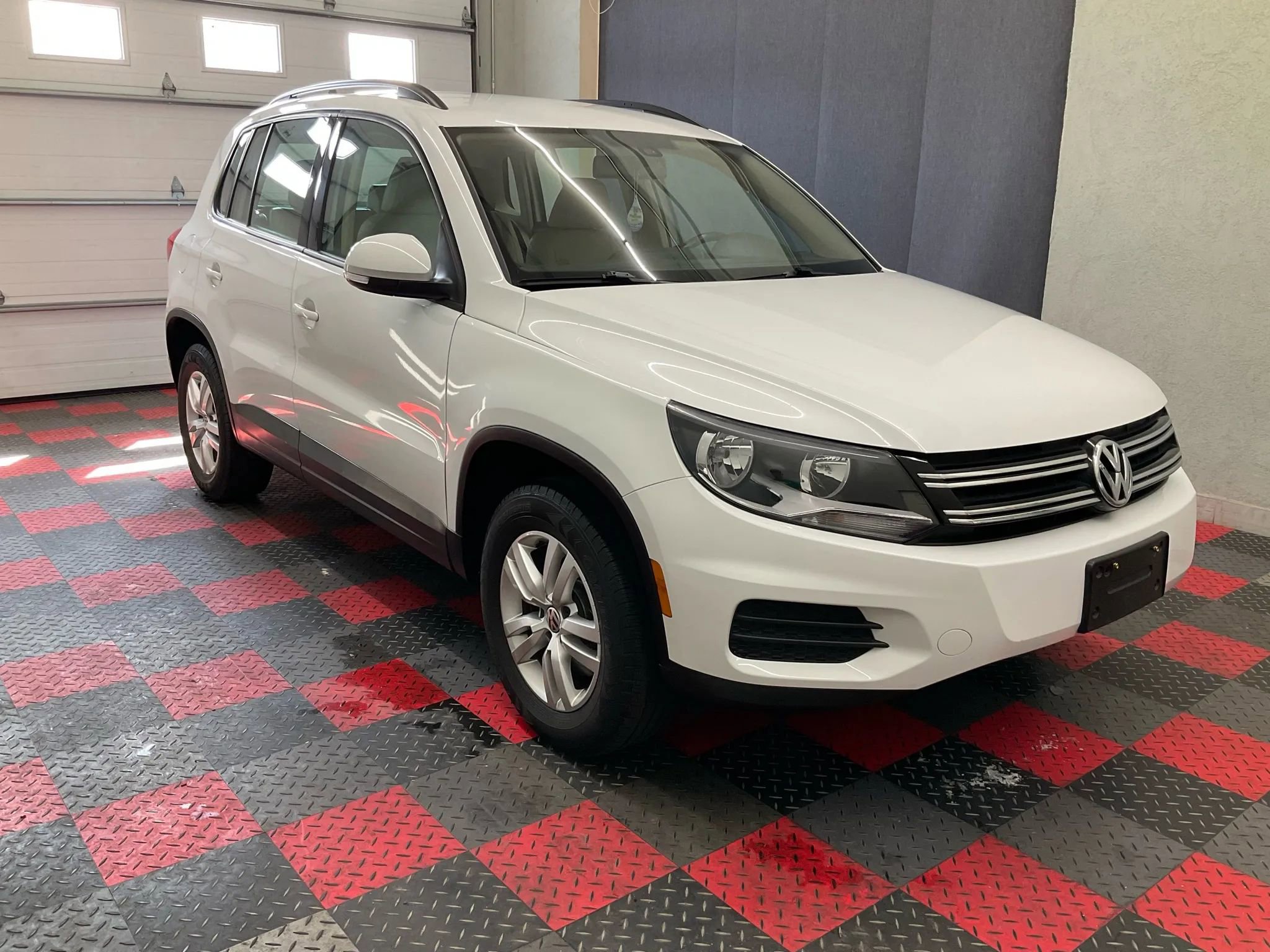 Used 2016 Volkswagen Tiguan S FWD image 2