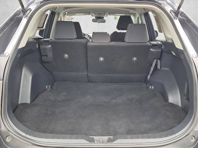 Used 2019 Toyota RAV4 LE FWD image 6