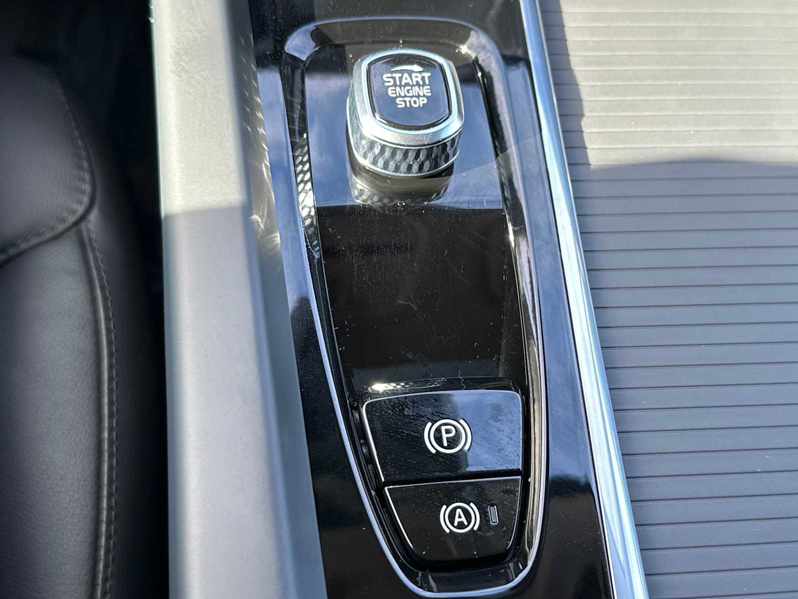 Used 2025 Volvo XC60 B5 Core w/ Protection Package Premier image 31