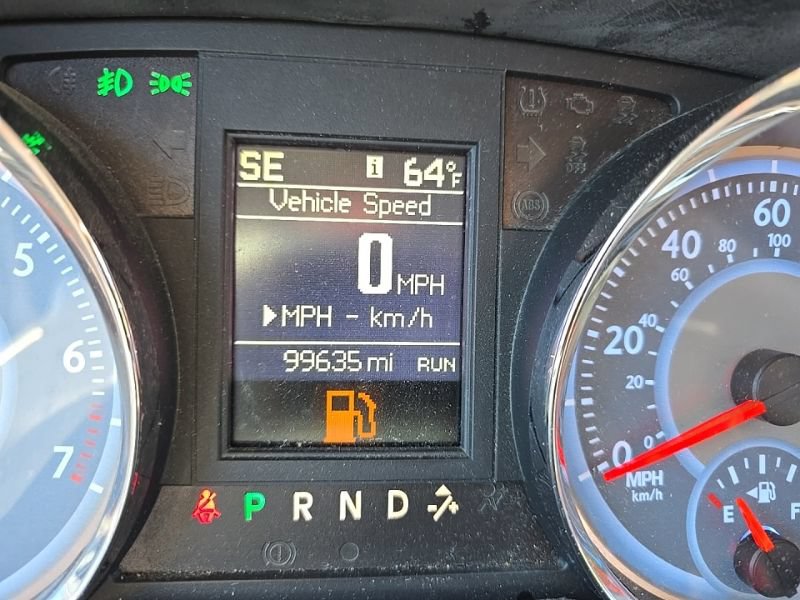 Used 2016 Chrysler Town & Country Touring FWD image 11