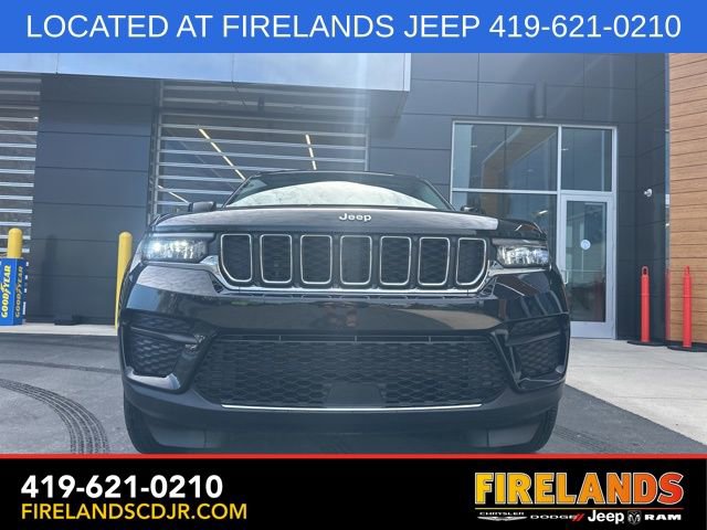 Used 2023 Jeep Grand Cherokee Laredo w/ Luxury Tech Group I image 2