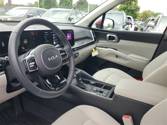 Used 2025 Kia Sorento EX image 13