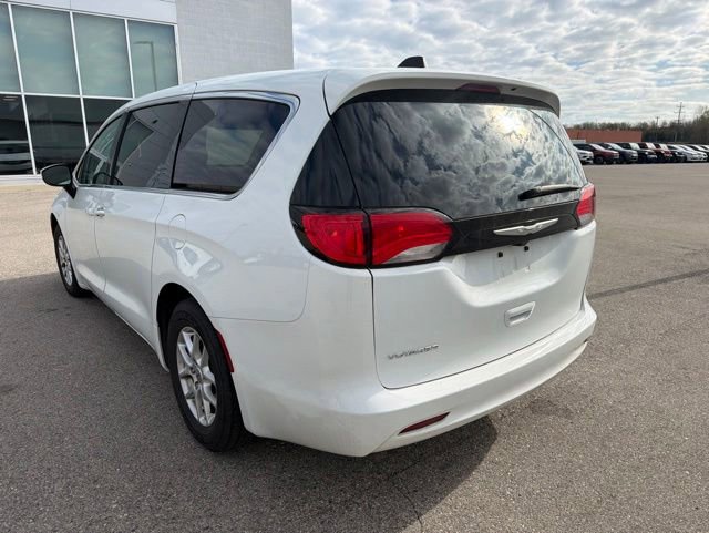 Used 2023 Chrysler Voyager LX FWD image 9