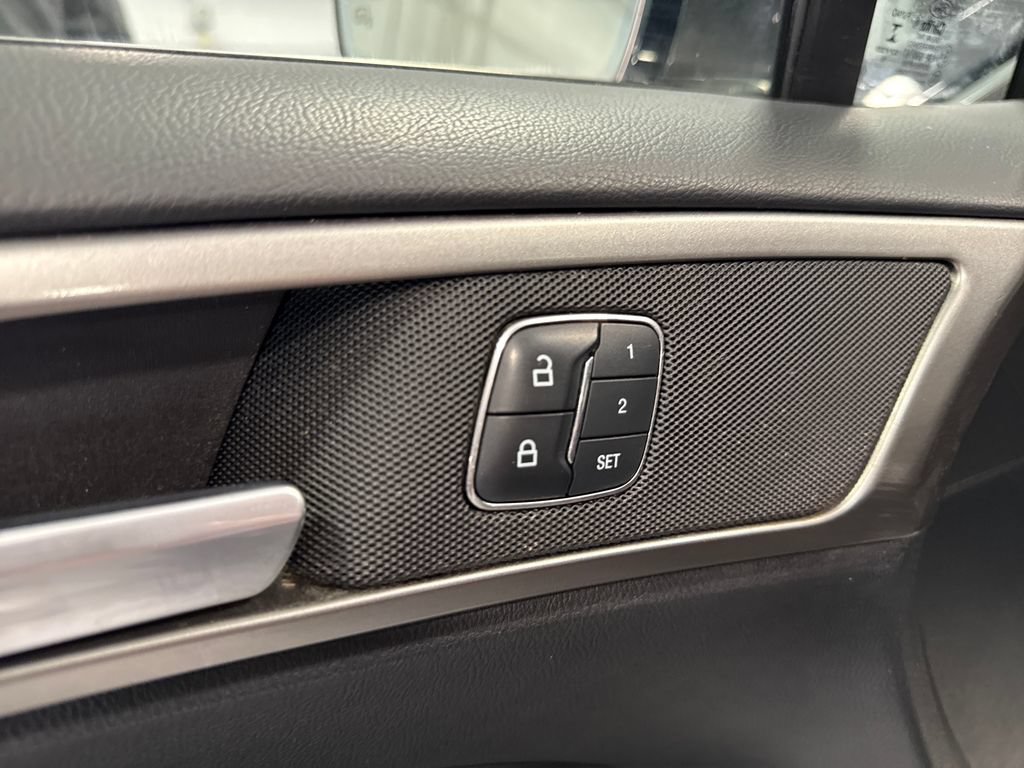 Used 2017 Ford Fusion SE FWD image 30