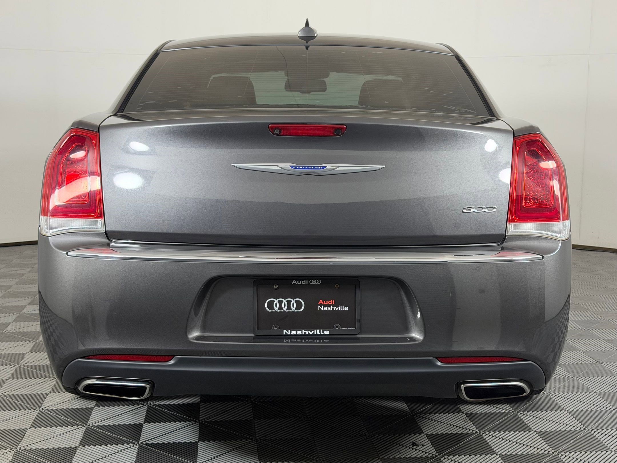 Used 2019 Chrysler 300 Limited RWD image 10