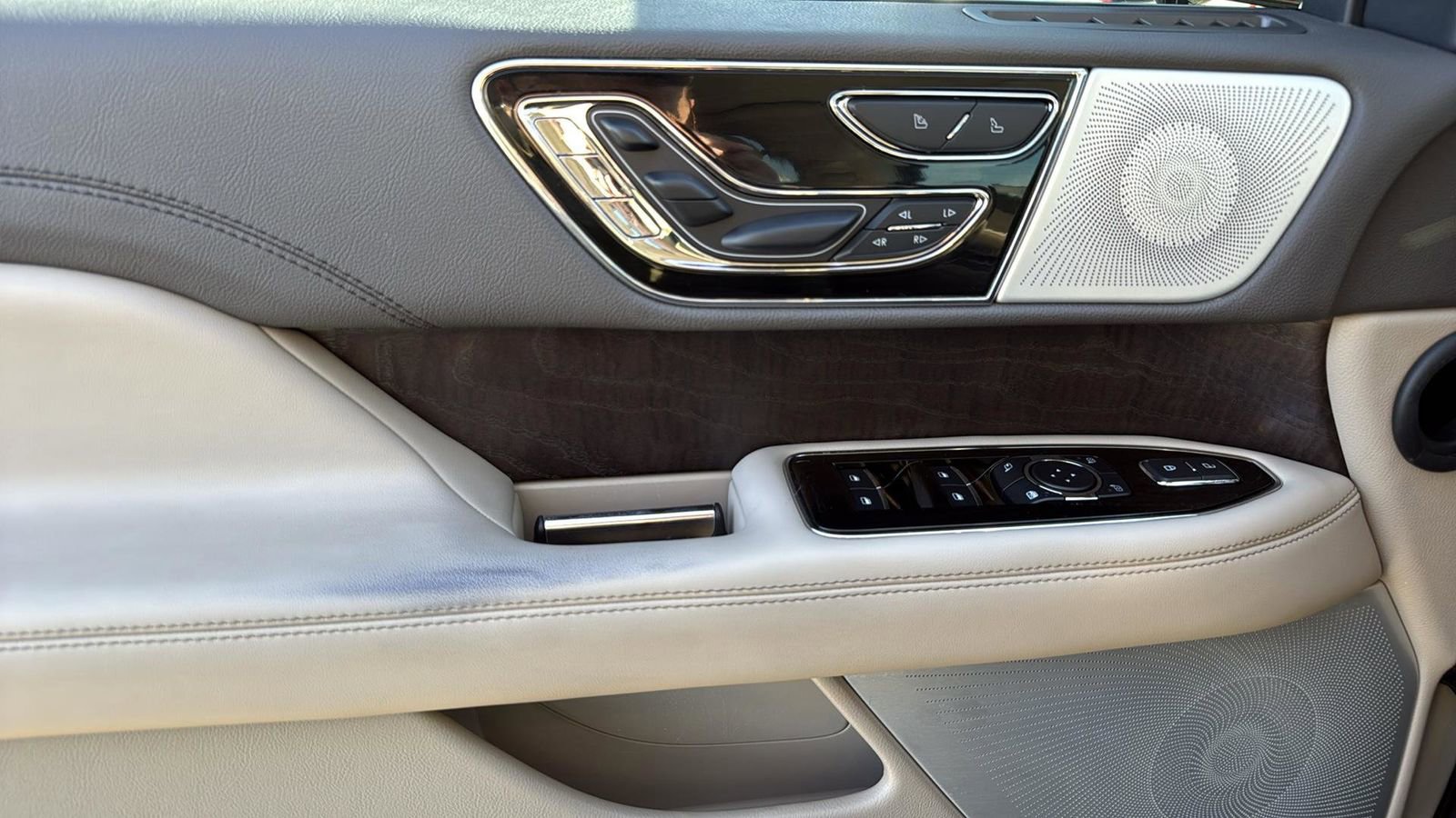 Used 2023 Lincoln Navigator L Reserve image 12