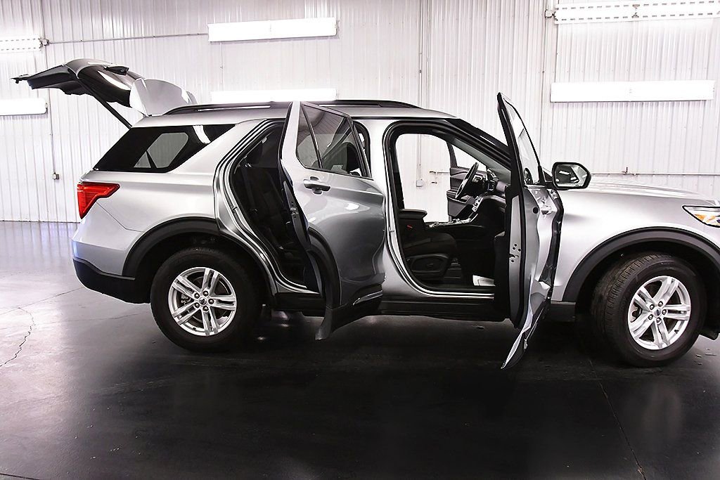 Used 2023 Ford Explorer XLT image 33