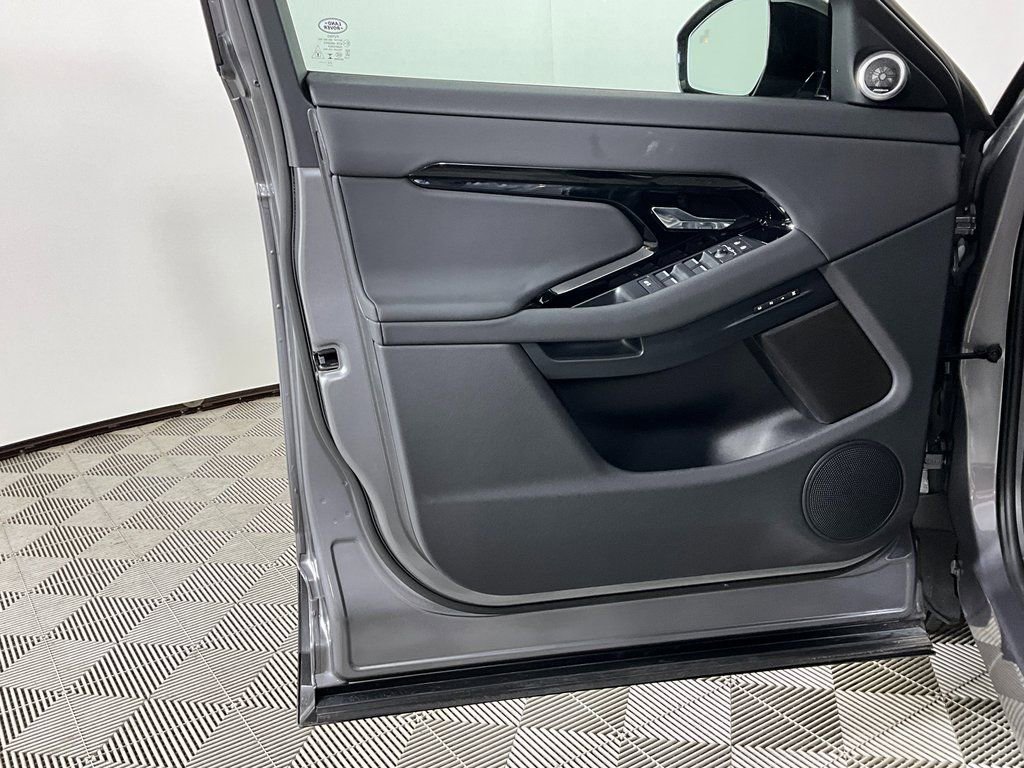 Used 2025 Land Rover Range Rover Evoque S image 18