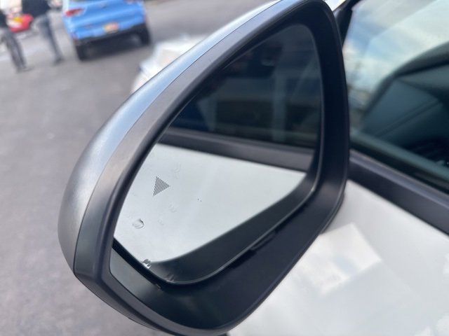 Used 2023 Nissan Rogue S image 10