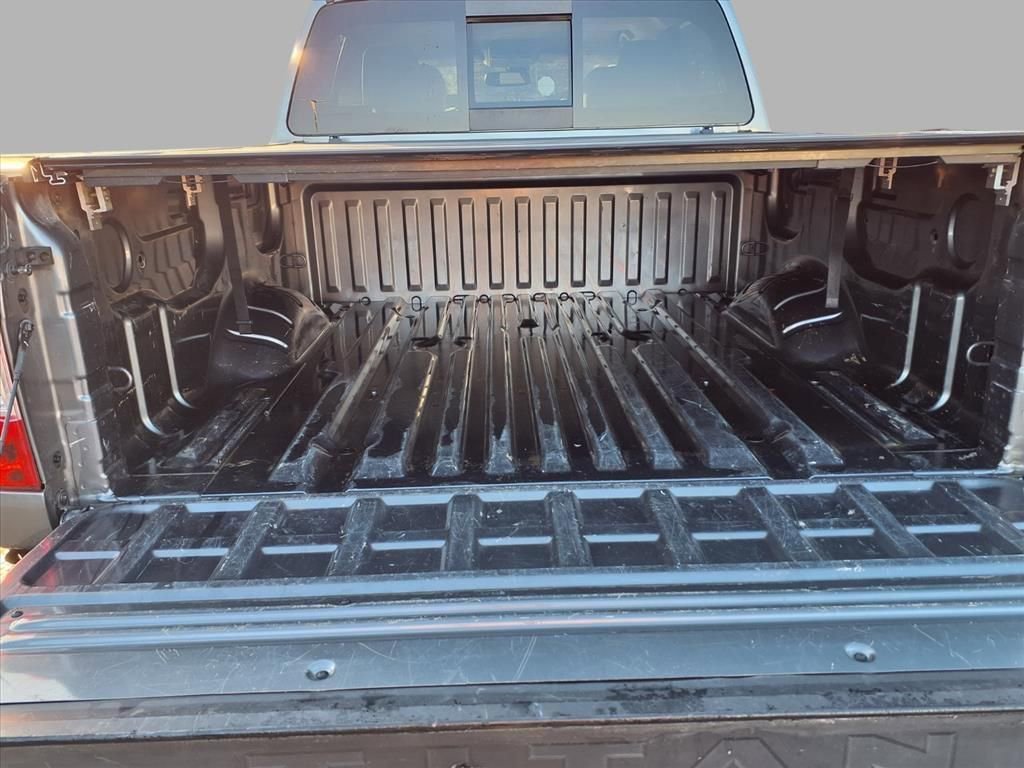 Used 2017 Nissan Titan SV image 25