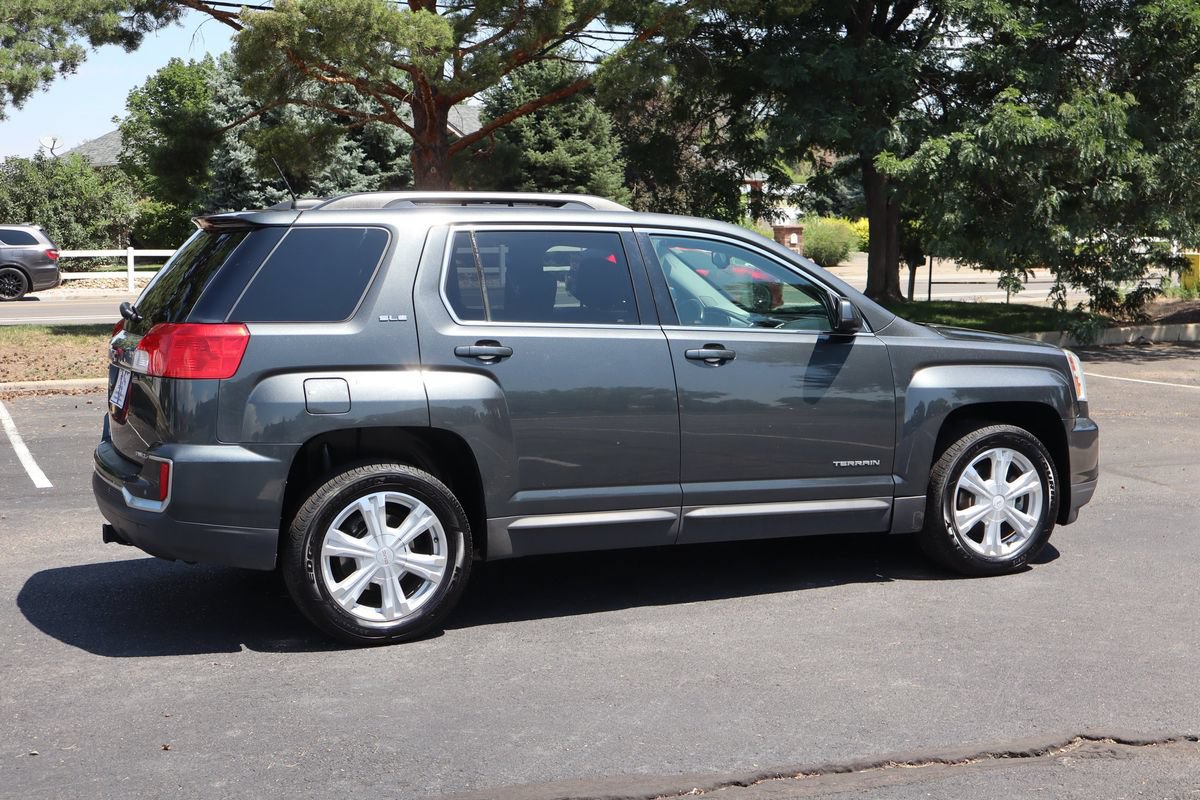Used 2017 GMC Terrain SLE w/ Driver Alert Package I AWD/4WD image 4