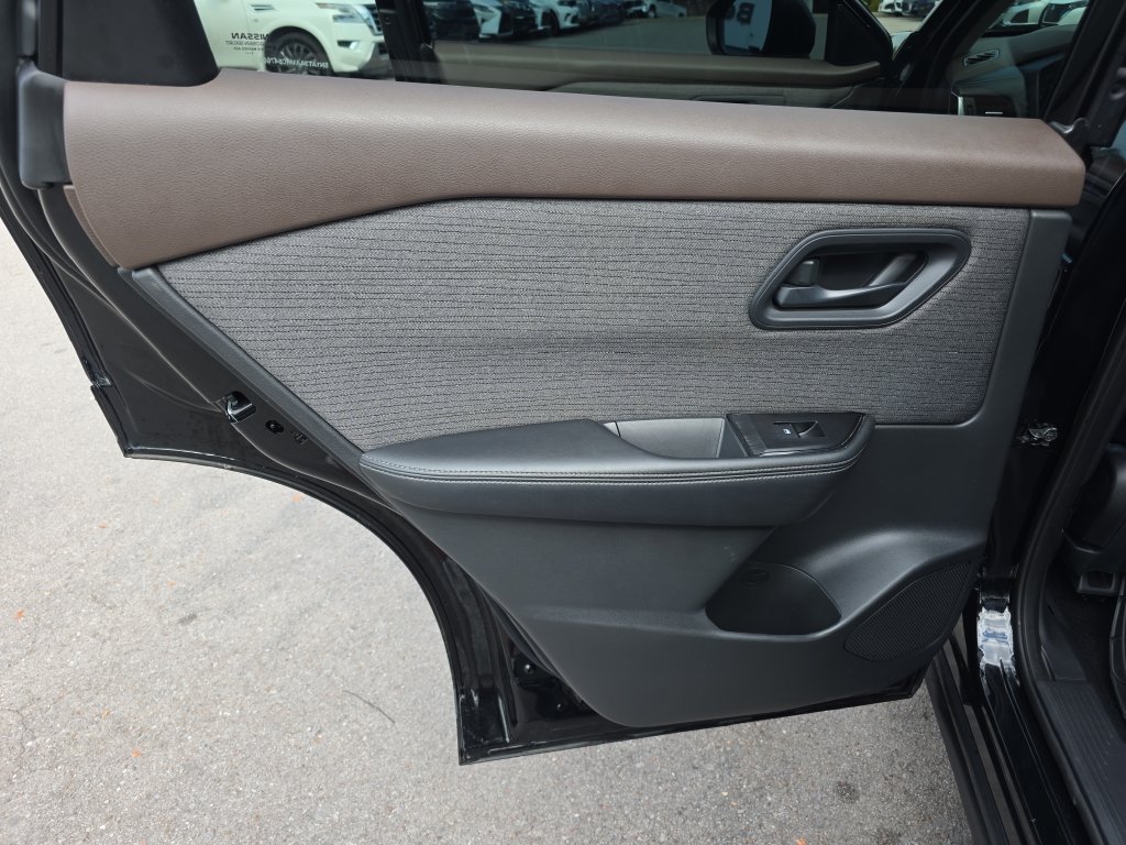 Used 2021 Nissan Rogue S FWD image 36