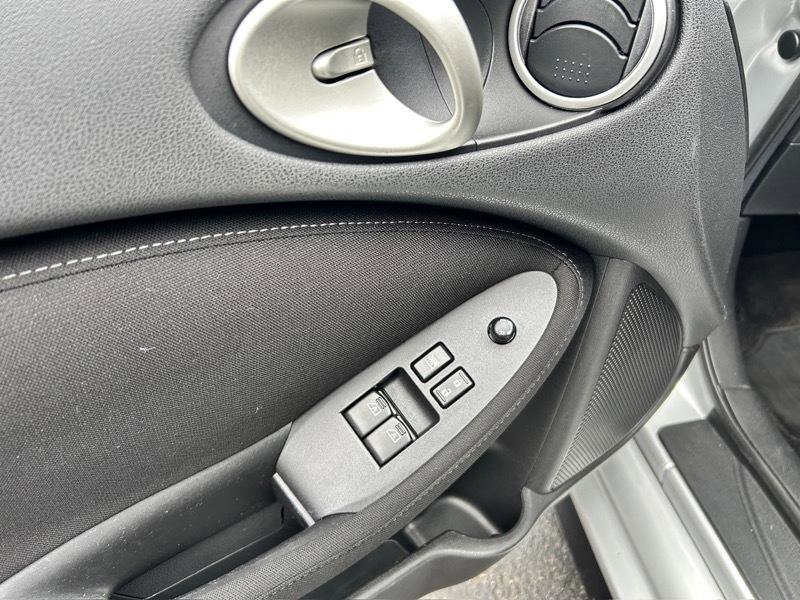 Used 2015 Nissan 370Z Coupe image 16