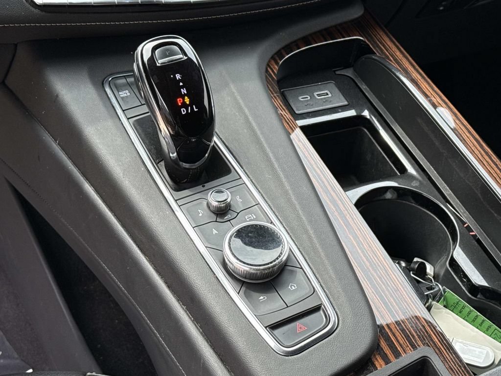 Used 2024 Cadillac Escalade ESV Luxury AWD/4WD image 15