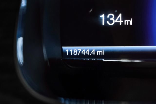 Used 2015 Ford Taurus Limited FWD image 16