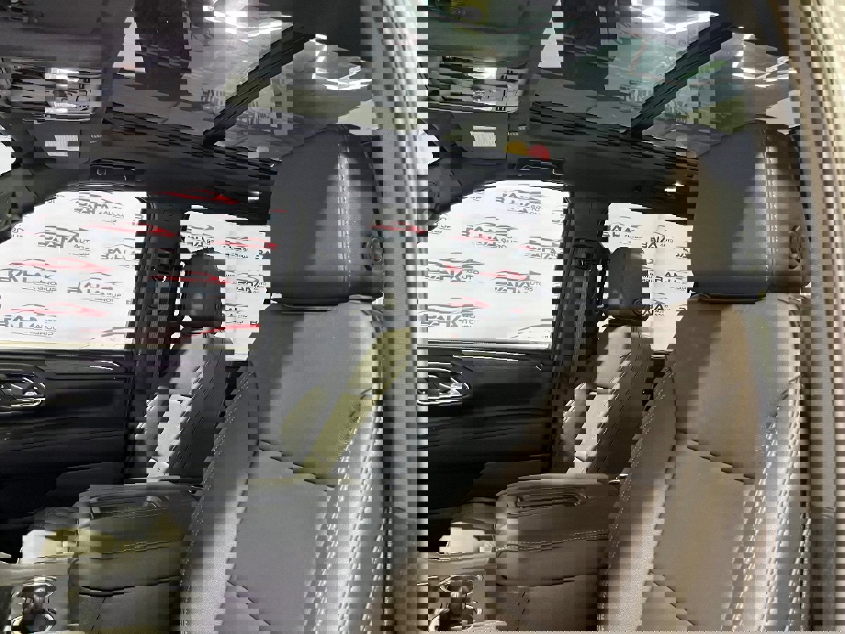 Used 2024 Chevrolet Suburban Z71 image 25