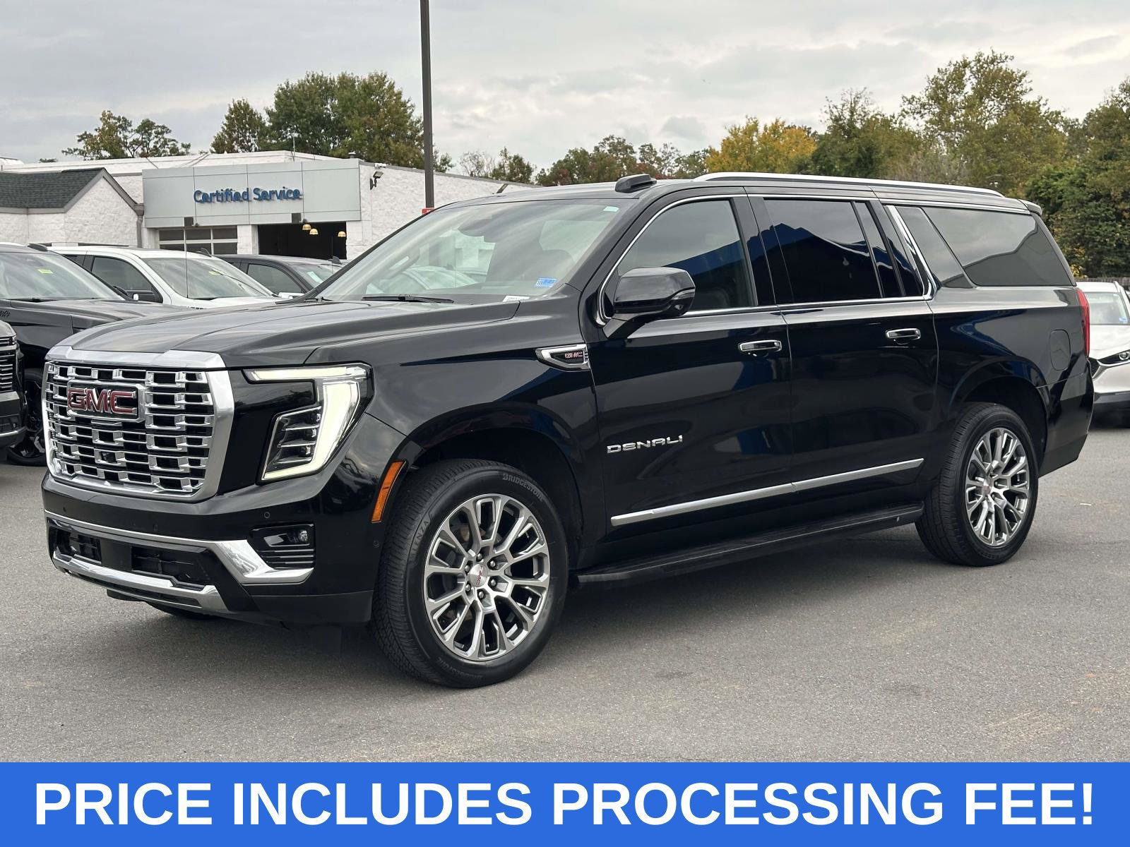 Used 2025 GMC Yukon XL Denali AWD/4WD image 1