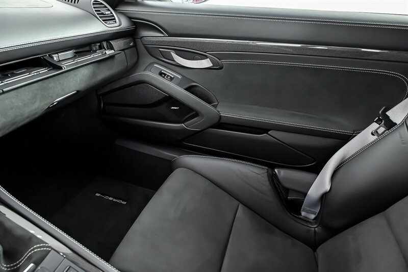 Used 2022 Porsche 718 Boxster Spyder RWD image 34
