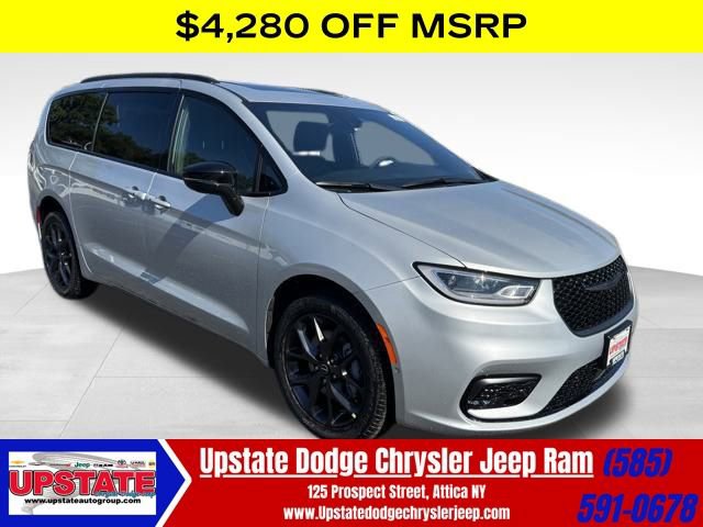 New 2026 Chrysler Pacifica Limited image 1