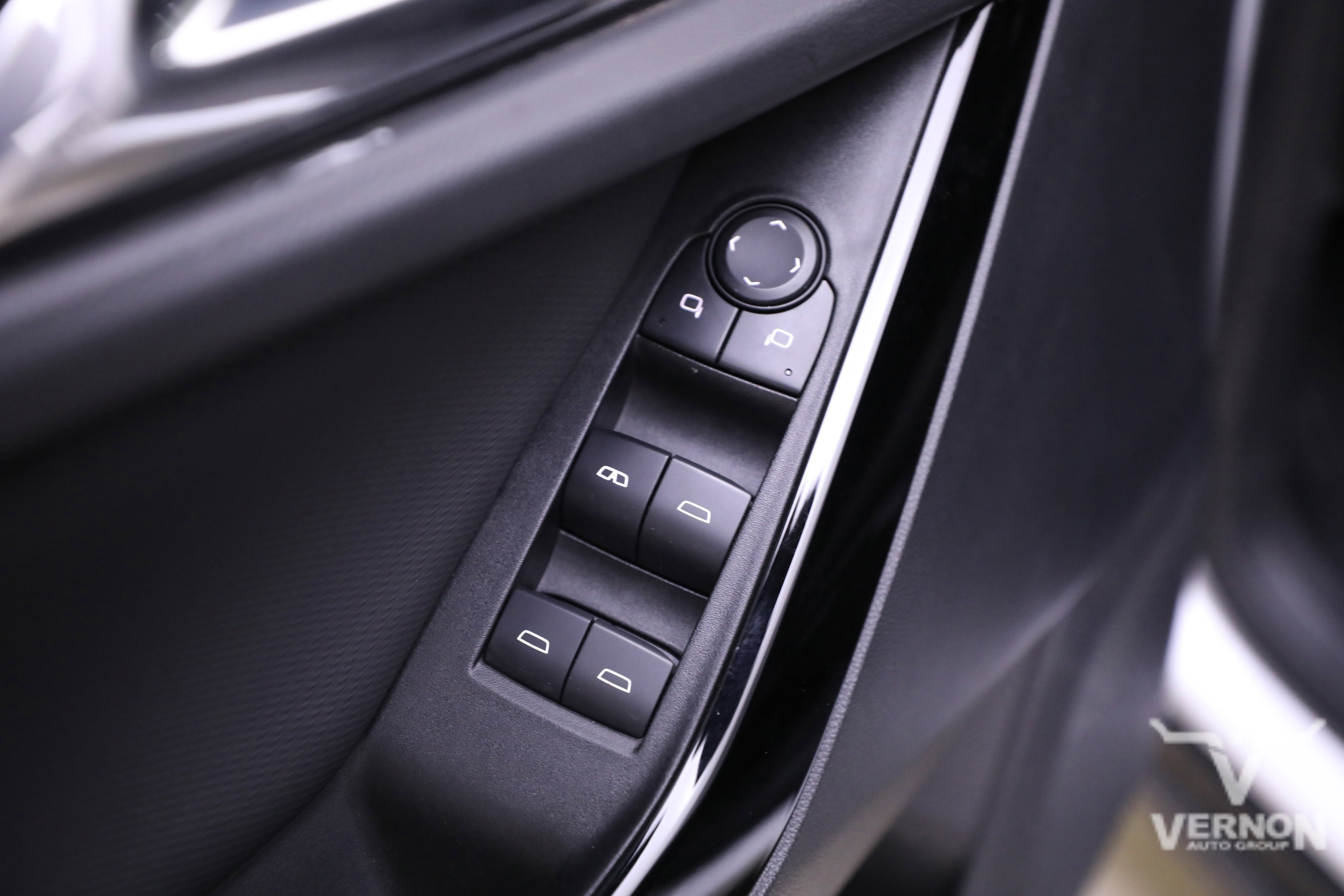 Used 2025 Chevrolet Equinox LT w/ Safety and Technology Package image 16