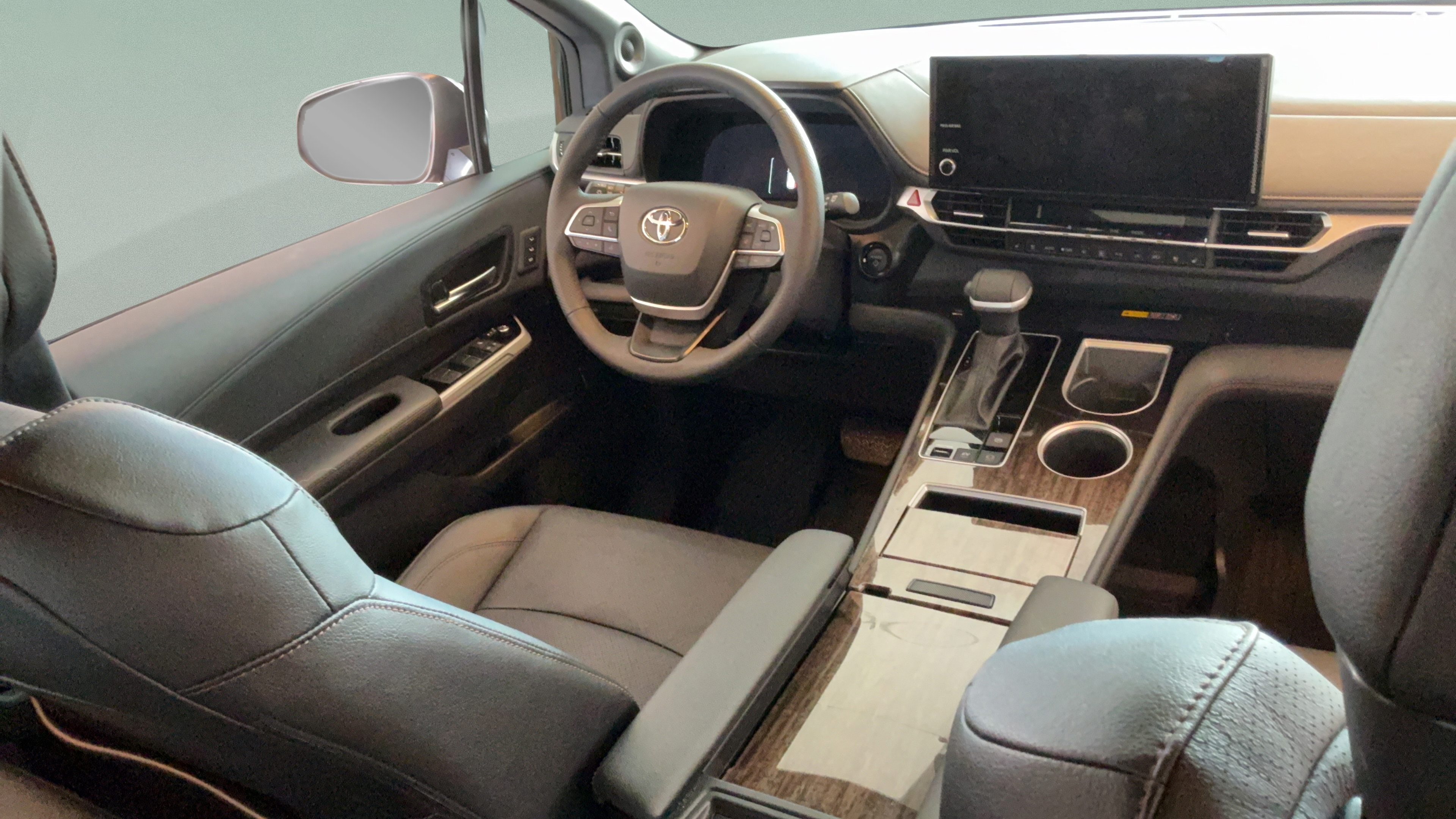 Certified 2025 Toyota Sienna Limited AWD/4WD image 32