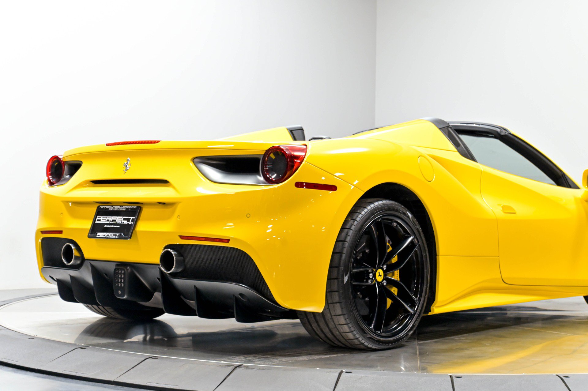 Used 2017 Ferrari 488 Spider RWD image 23