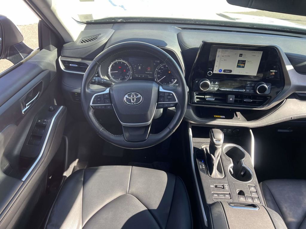 Used 2023 Toyota Highlander XLE image 20