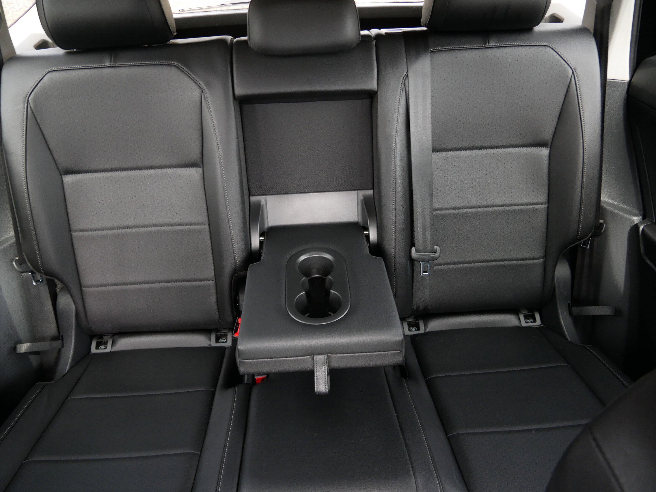Used 2018 Volkswagen Tiguan SE image 12